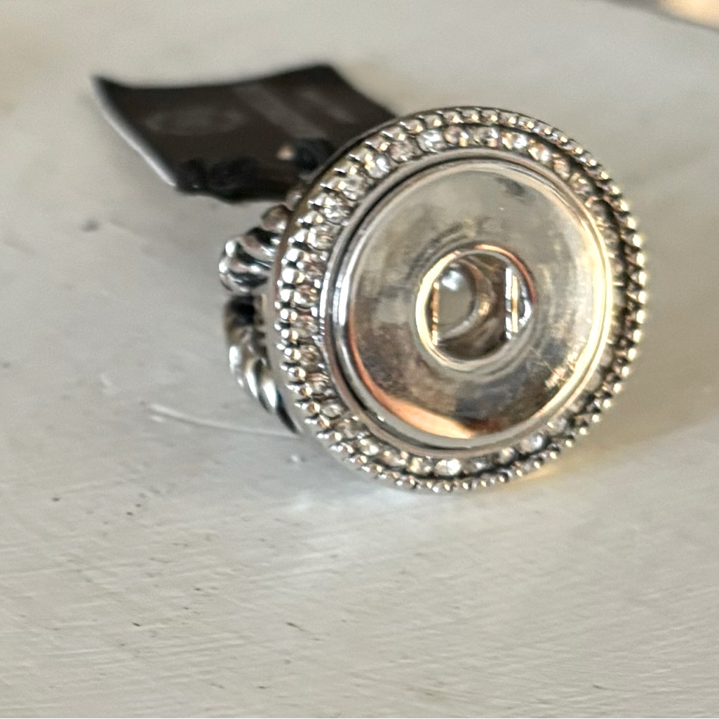 Magnolia & Vine Stretchy Snap Ring 18mm